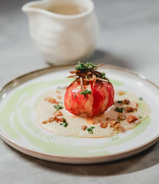Queue de homard au beurre et à l’ail noir, purée de pommes de terre et sauce brune