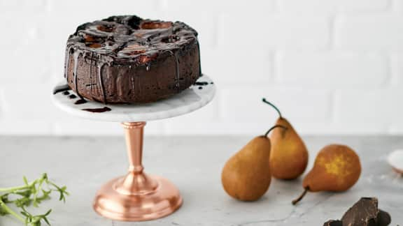 Gâteau aux poires et au chocolat, glaçage au vin rouge