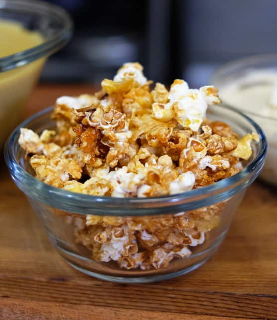 Popcorn et caramel de pommes