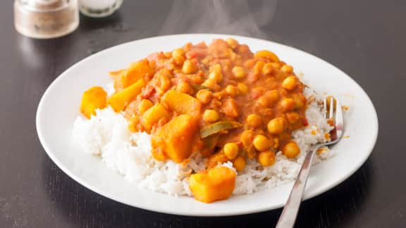 Curry de pommes de terres aux pois chiches (aloo chole)