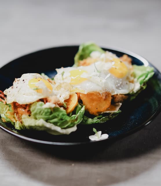 Bouchées de sucrine, caille style curry aux tomates, poivrons et piments