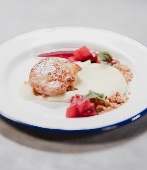 Foie gras, purée de céleri-rave et poires pochées au porto