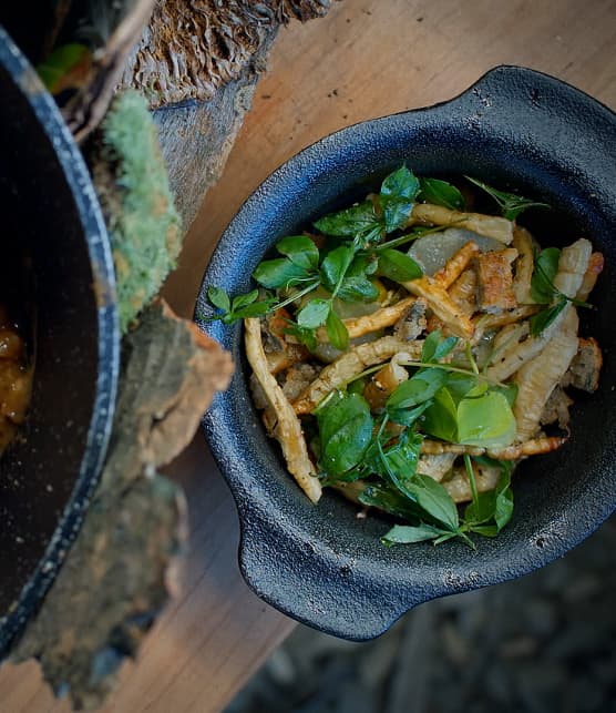 Goulash forestier aux boulettes d’ours et salade boréale