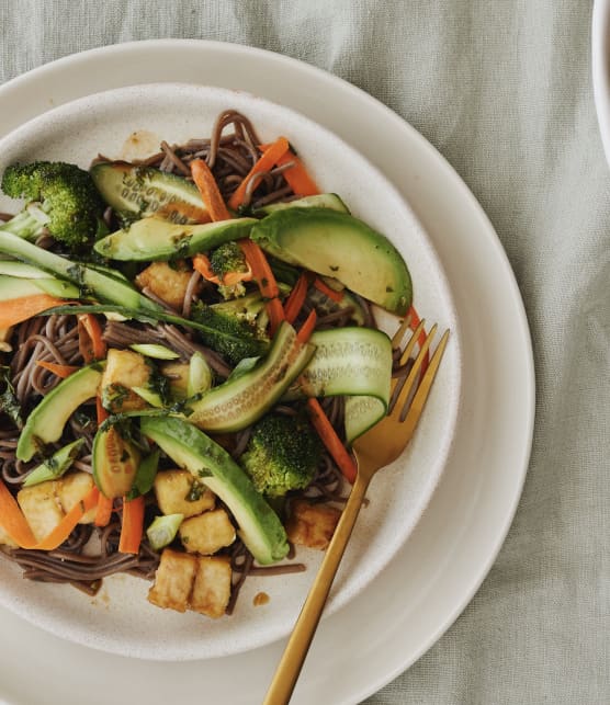 Trois fois par jour & vous - Salade de nouilles soba au tofu & légumes