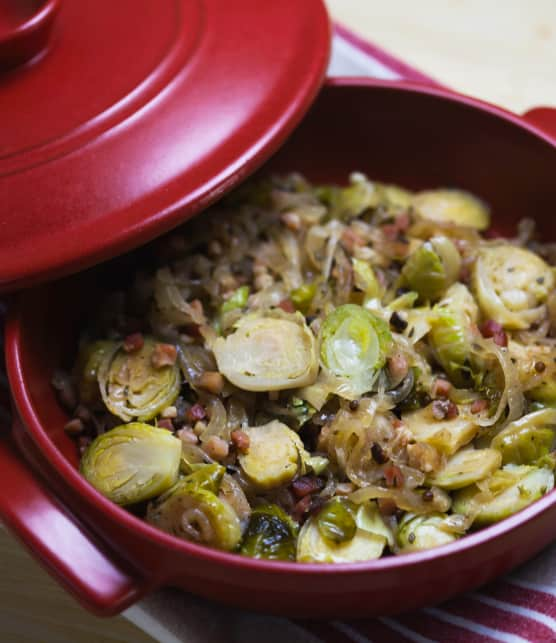 Choux de Bruxelles braisés au vin blanc, à la pancetta et au thym