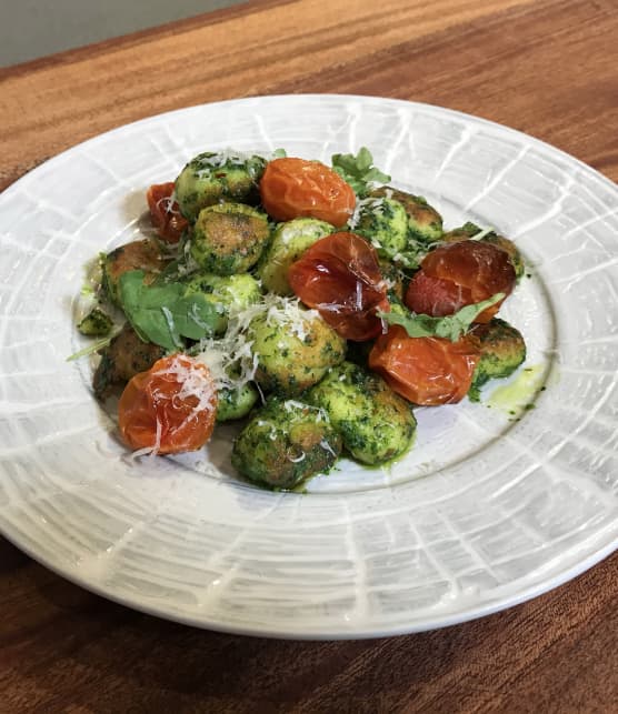 Gnudis maison, tomates rôties et basilic