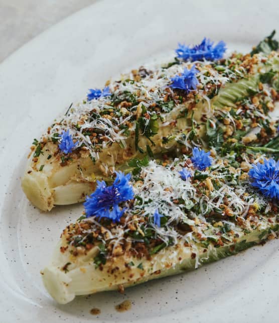 Cœur de laitue cuit, sauce tonnato, fromage de chèvre & chapelure à la gremolata