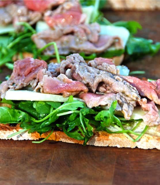 carpaccio sur crostinis