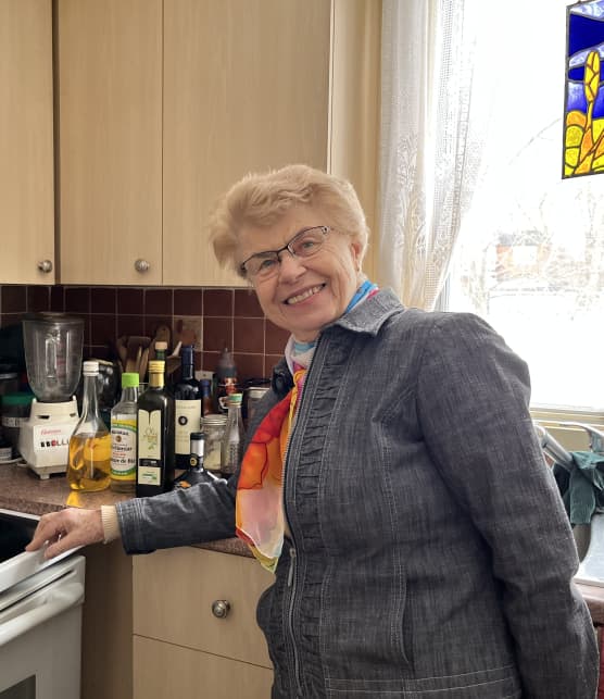 Dans le frigo de... Soeur Angèle