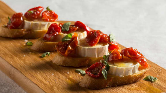 Bruschetta paillot de chèvre et tomates séchées