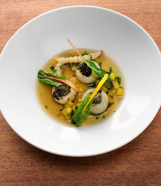oignons cipollinis caramélisés, escargots au beurre de fines herbes, crosne et dés de courge hubbard