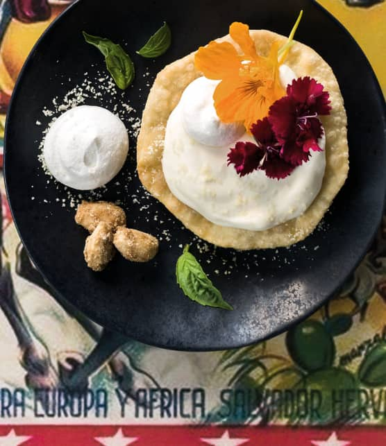 buñuelo (beignet) avec mousse de fromage frais