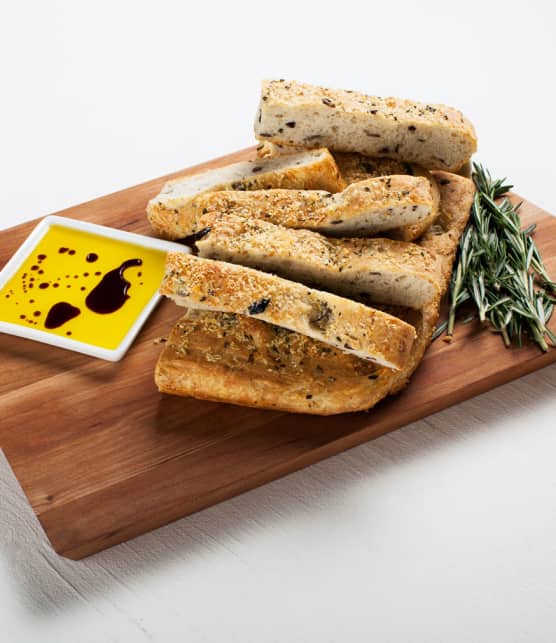 focaccia aux olives et au romarin