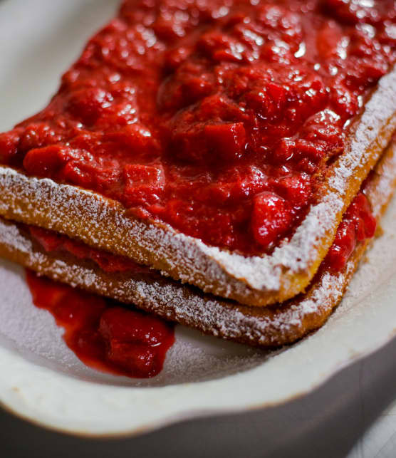 gâteau aux amandes, fraises et rhubarbe