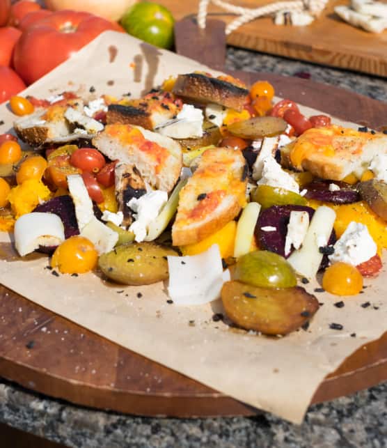 légumes, fromage et pain grillés