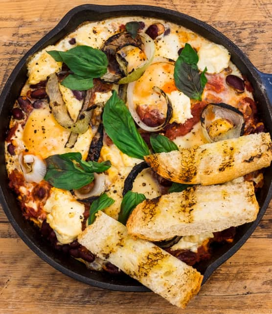 poêlée d'haricots rouges, tomates et oeufs