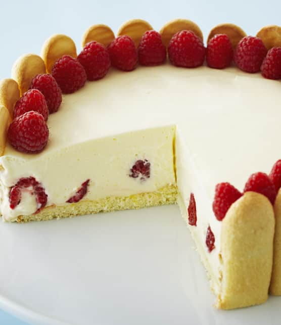 gâteau élégant au citron et aux framboises