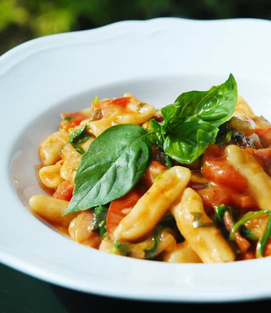 pâtes cavatellis avec sauce tomates cerises et pancetta