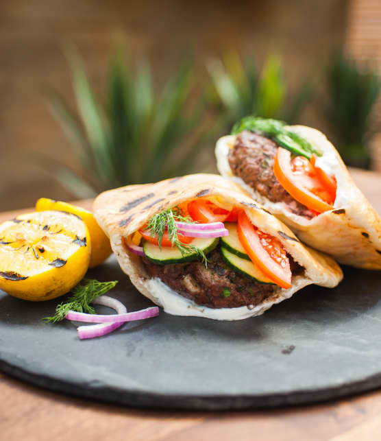 kefta burger d’agneau au yogourt sur pita grillé