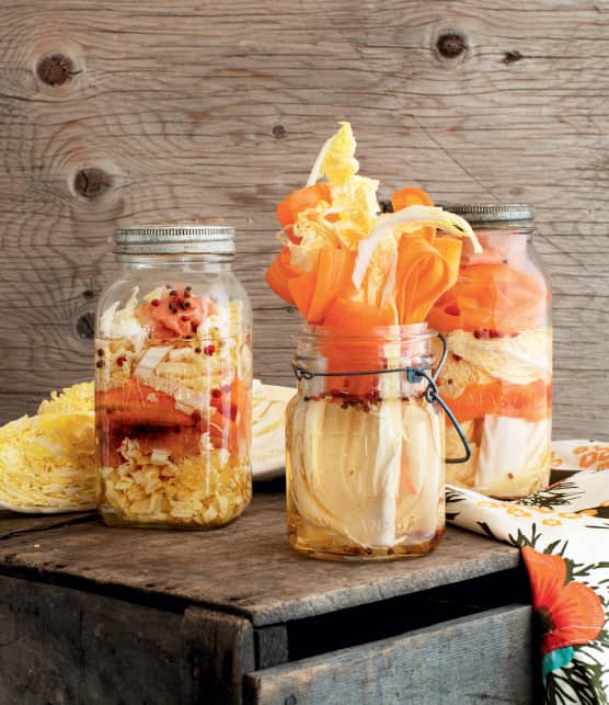 Chou nappa et carottes marinés au poivre rose