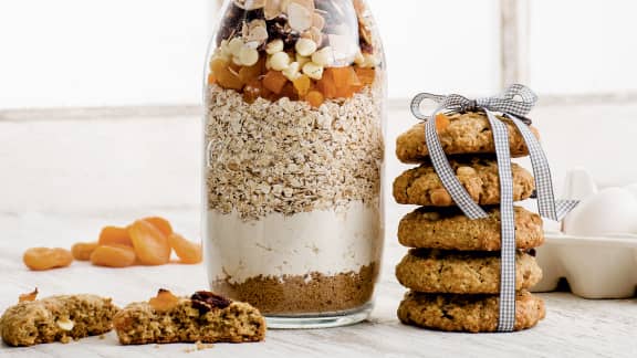 Biscuits à l’avoine, au chocolat blanc, aux amandes et aux fruits séchés