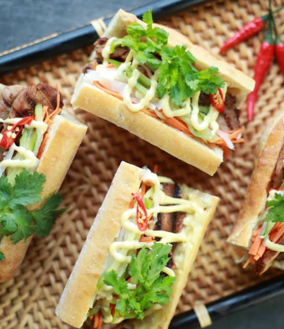 Bánh mì de porc grillé et mayonnaise Kew pie