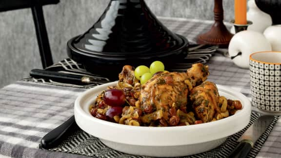 Tajine de poulet aux raisins et à la cannelle