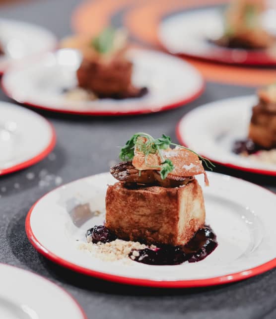 Foie gras, pain doré aux épices et compotée de bleuets