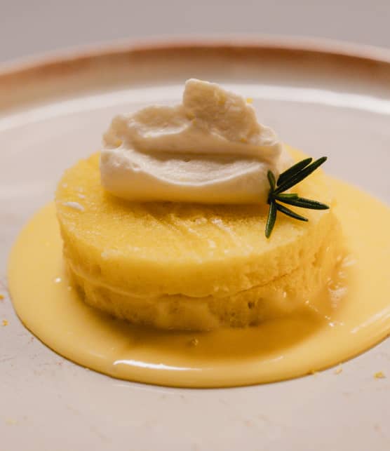 Gâteau à l’huile d’olive, yogourt, romarin et citron