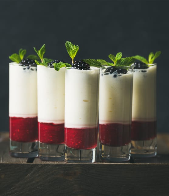 Verrine de framboises acidulées et fromage crémeux