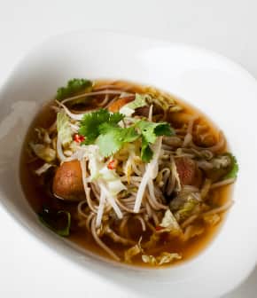 Cuisiner végé : recette de soupe-repas aux boulettes de lentilles