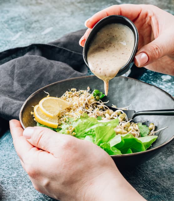 Cette vinaigrette populaire ruine votre santé : un médecin tire la sonnette d’alarme