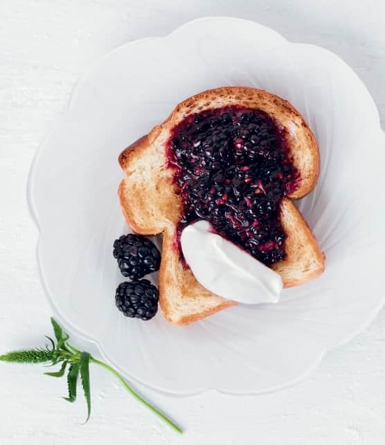 Confiture sans cuisson aux mûres et à la lavande