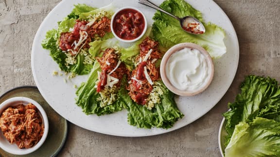 Burritos de laitue au riz vert & au poulet effiloché