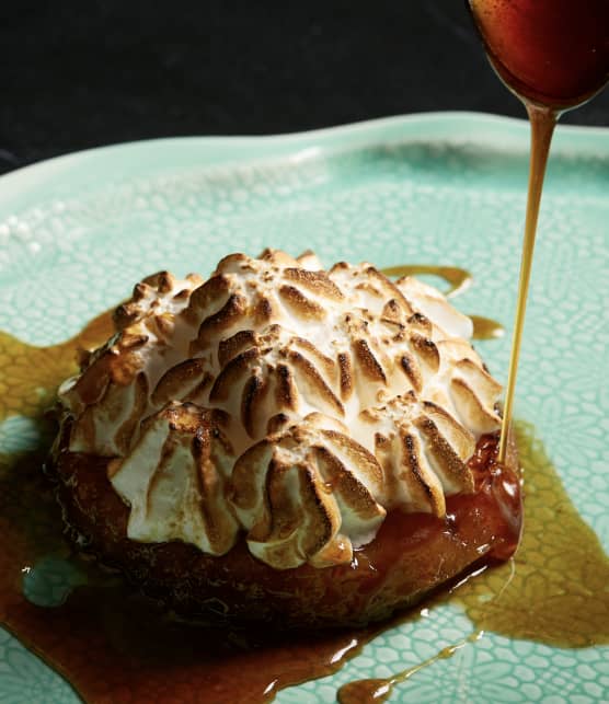 Ananas flambé au rhum, meringue italienne et glace vanille