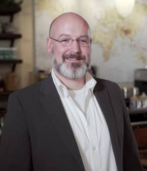 Faites la connaissance du sommelier Cory Ciona pour tout savoir sur le vin