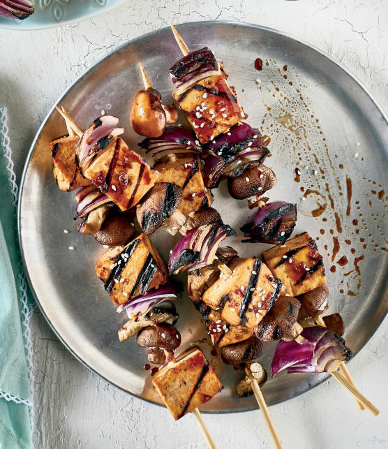 Brochettes de tofu tamari, sésame et orange