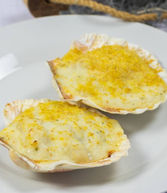 Coquilles Saint-Jacques avec sauce parisienne