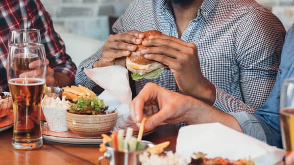 Voici ce qui va se passer avec les pourboires dans les restaurants au Québec