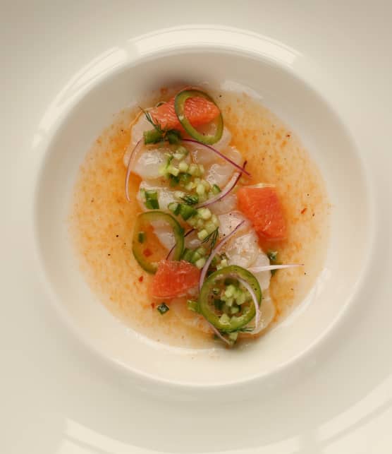 Crudo de flétan, jalapeno, aneth et cara cara