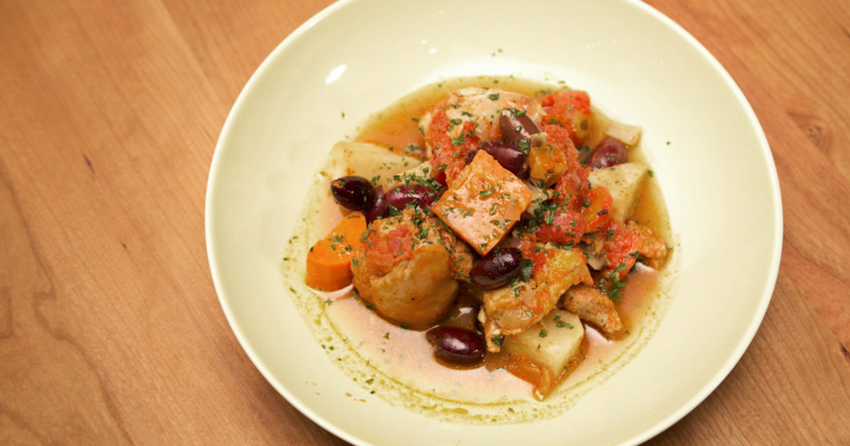 Recette de poulet mijoté à la portugaise, légumes et pommes de terre ...