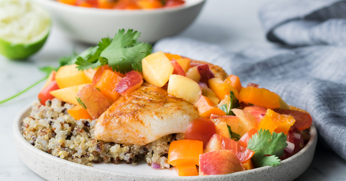 Recette de filet de morue et salsa à la pêche | Zeste
