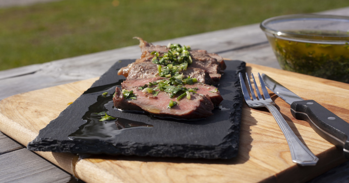 Contre-filet de bœuf à la sauce chimichurri | Zeste